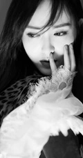 长发美女明星唐嫣单色调近照写真手机壁纸
