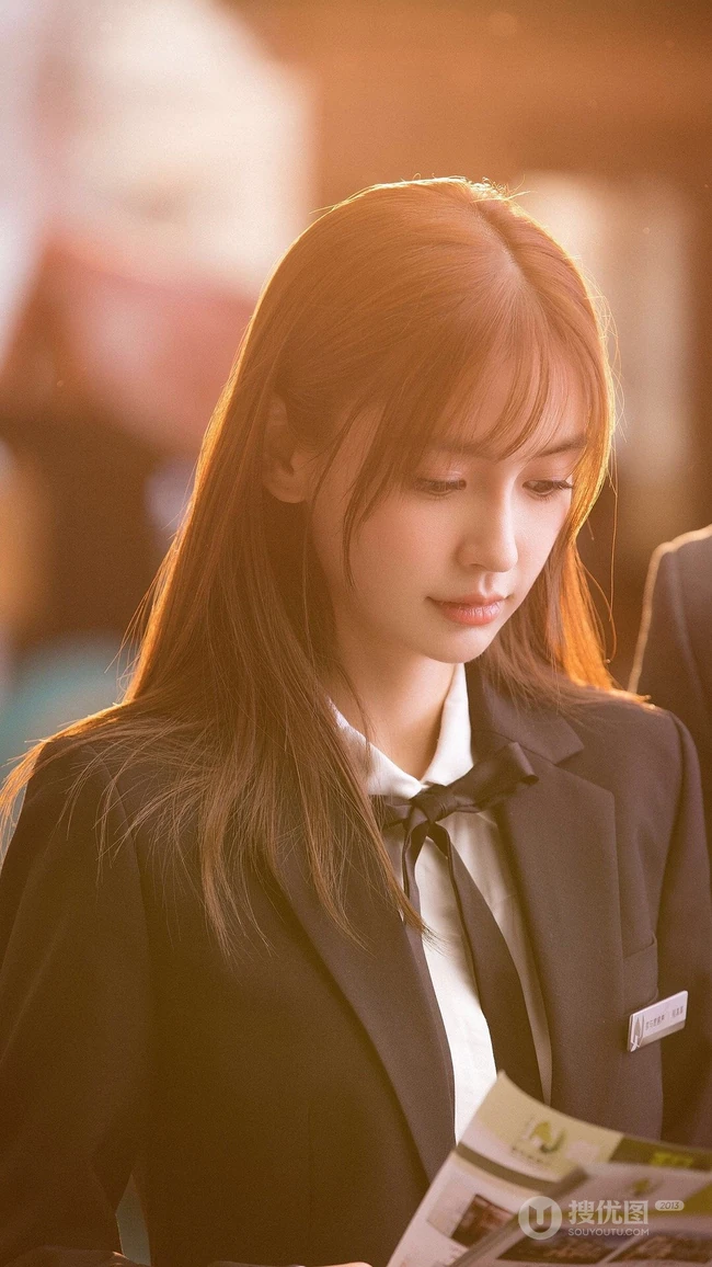 女星杨颖穿校服唯美清纯小女生风格手机壁纸