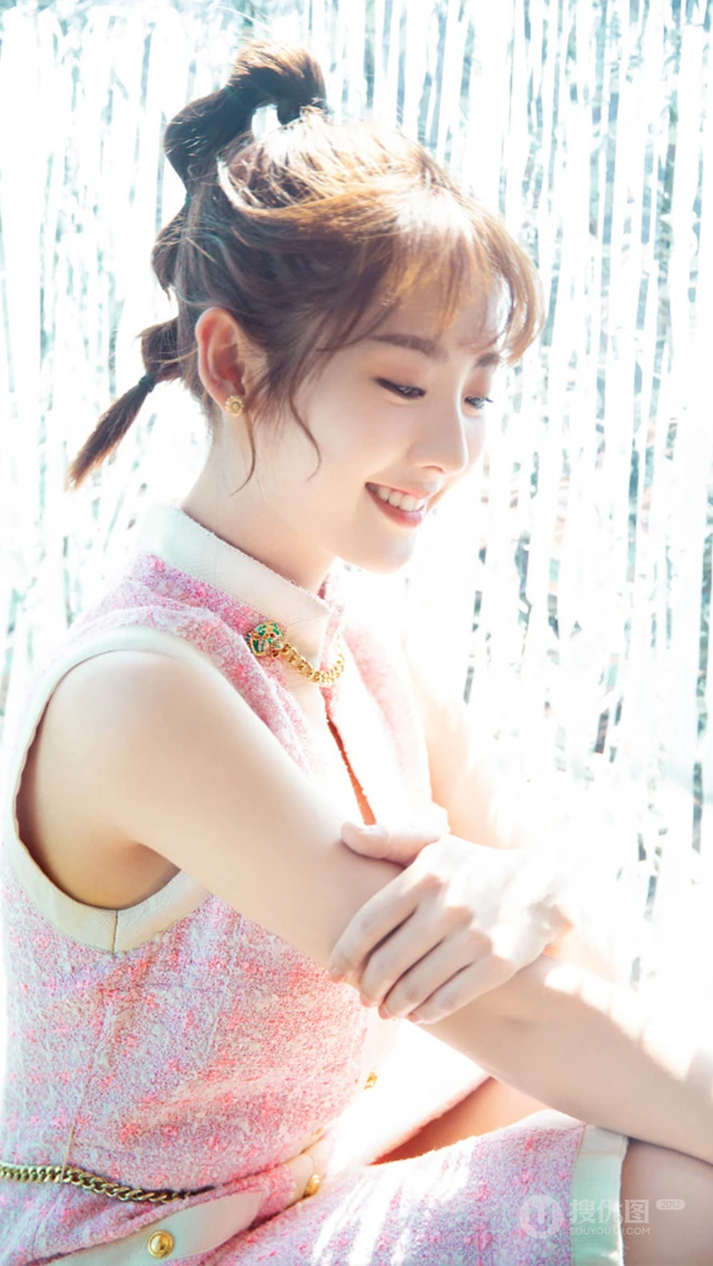 个性的马尾辫子造型的邢菲手机壁纸
