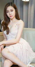 气质女生林佳沫优雅动人演绎三套服饰室内写真图片