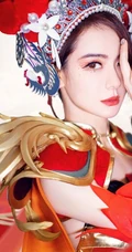 女生戚薇微博晒酷美京剧花旦造型，cos虞姬手持双箭