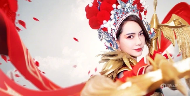 女生戚薇微博晒酷美京剧花旦造型，cos虞姬手持双箭