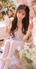 浅粉法式刘海精选大眼少女袜装线条感动人闺房写真图片