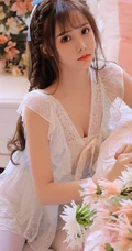 浅粉法式刘海精选大眼少女袜装线条感动人闺房写真图片