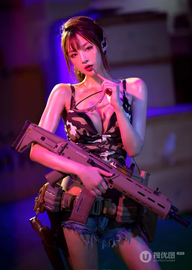 气质匀称背心牛仔短裤女生夏木颖mumu角色扮演cos美图