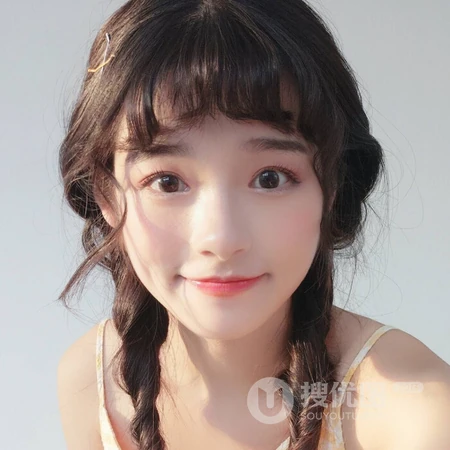 长发编辫子的女生头像图片