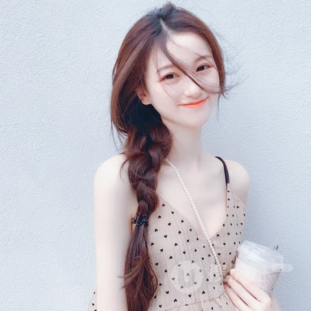 长发编辫子的女生头像图片