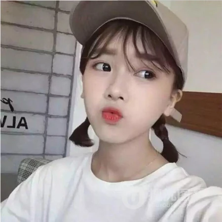 长发编辫子的女生头像图片