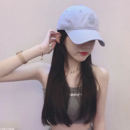 各类爱戴帽子的女生头像图片