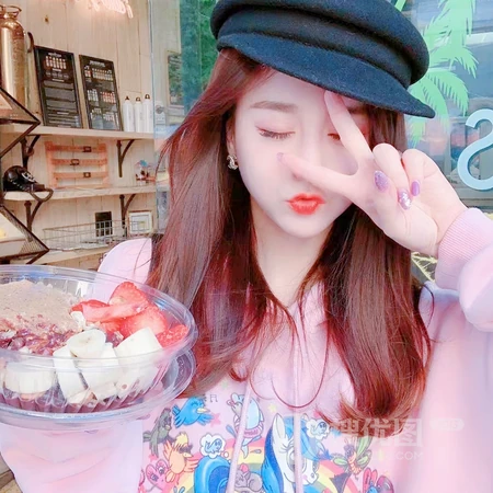 各类爱戴帽子的女生头像图片