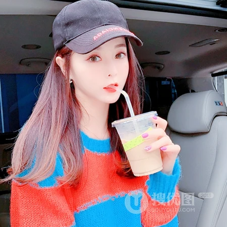 各类爱戴帽子的女生头像图片