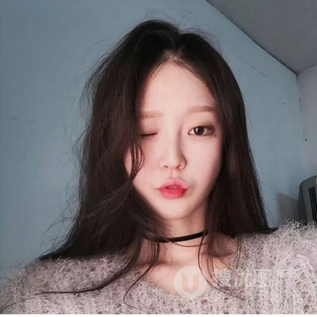 长卷发，高冷的女生头像图片