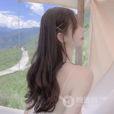 长卷发，高冷的女生头像图片