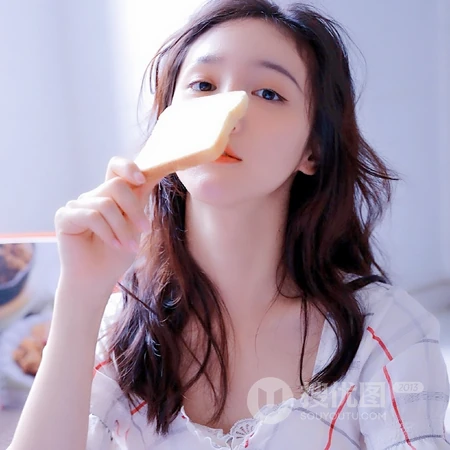 长卷发，高冷的女生头像图片