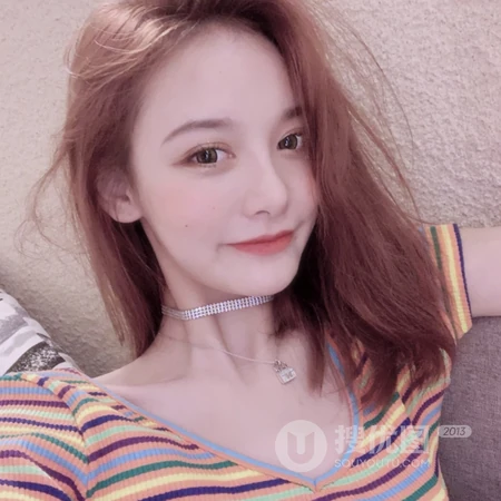 长卷发，高冷的女生头像图片