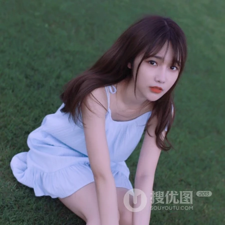 长卷发，高冷的女生头像图片