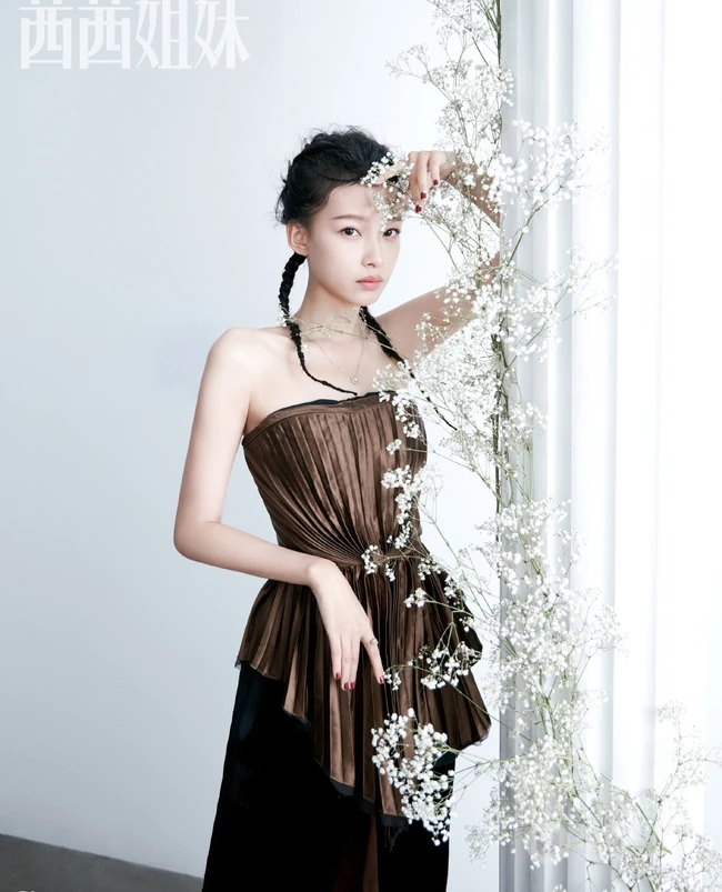 孙怡羊角辫造型登《茜茜姐妹》杂志写真，清新清新近照超动人