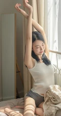 长发妹子气质白色肩带背心搭配短裤家居服室内写真集