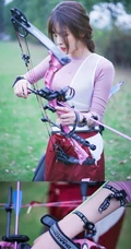 气质纤细线条苗条女生夏木颖 户外靶场玩复合弓写真图片