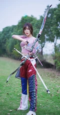气质纤细线条苗条女生夏木颖 户外靶场玩复合弓写真图片