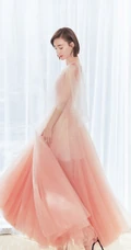 王丽坤粉衣长裙清新淡雅唯美写真图片