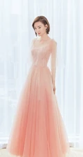 王丽坤粉衣长裙清新淡雅唯美写真图片