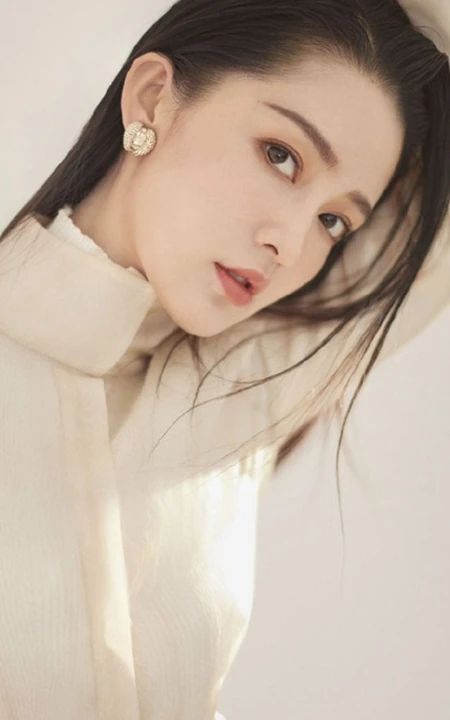 女明星李沁魅力时尚动人长发写真图片