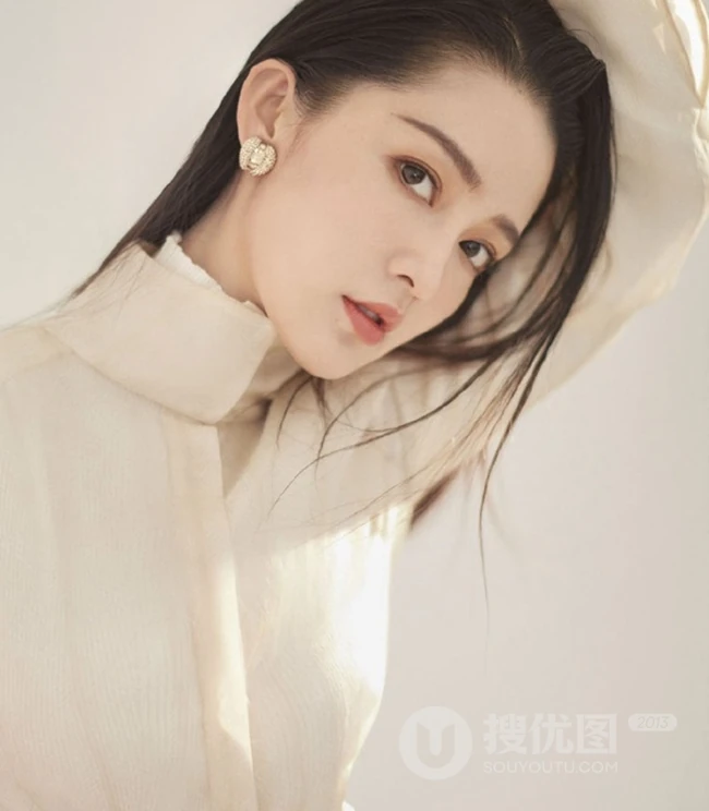 女明星李沁魅力时尚动人长发写真图片