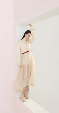 女明星李沁魅力时尚动人长发写真图片