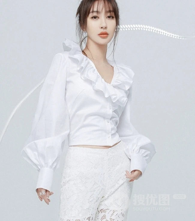 李菲儿白衫搭镂空长裤气质时尚丸子头写真大片