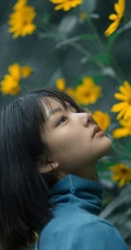 任敏短发造型拍摄唯美森系写真，徜徉菊芋间清新清新