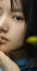 任敏短发造型拍摄唯美森系写真，徜徉菊芋间清新清新