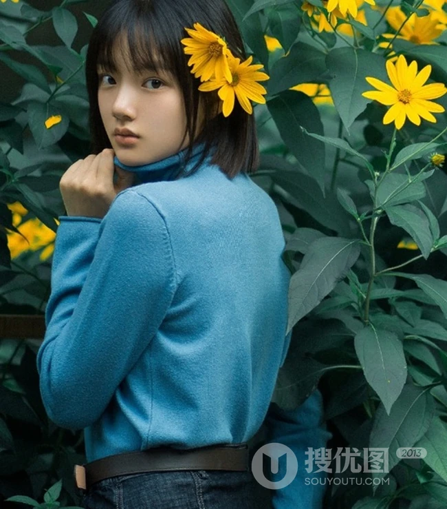 任敏短发造型拍摄唯美森系写真，徜徉菊芋间清新清新