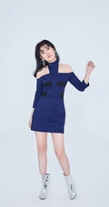 女明星&ldquo;赵文琪&rdquo;深蓝露肩短裙气质写真套图