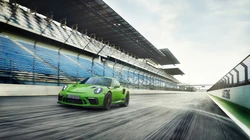 赛道上绿色车身涂装的19款保时捷911高清壁纸型号GT3 RS