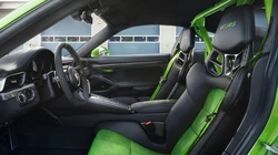 赛道上绿色车身涂装的19款保时捷911高清壁纸型号GT3 RS