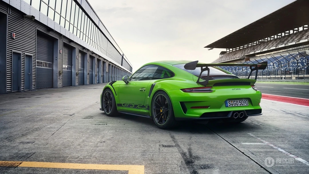 赛道上绿色车身涂装的19款保时捷911高清壁纸型号GT3 RS