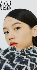 女明星周也大背梳发型登《时尚芭莎》写真杂志大片