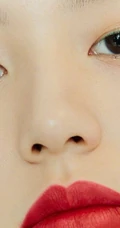 女明星周也大背梳发型登《时尚芭莎》写真杂志大片
