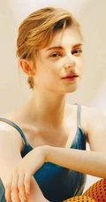 荷兰混血女生Ella Freya自拍，生活照，空灵气质的精灵系女孩