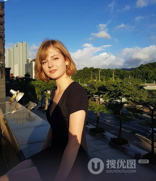 荷兰混血女生Ella Freya自拍，生活照，空灵气质的精灵系女孩