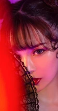 气质美背女生夏木颖双丸子头造型 搭配黑色旗袍动人写真
