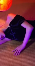 气质美背女生夏木颖双丸子头造型 搭配黑色旗袍动人写真