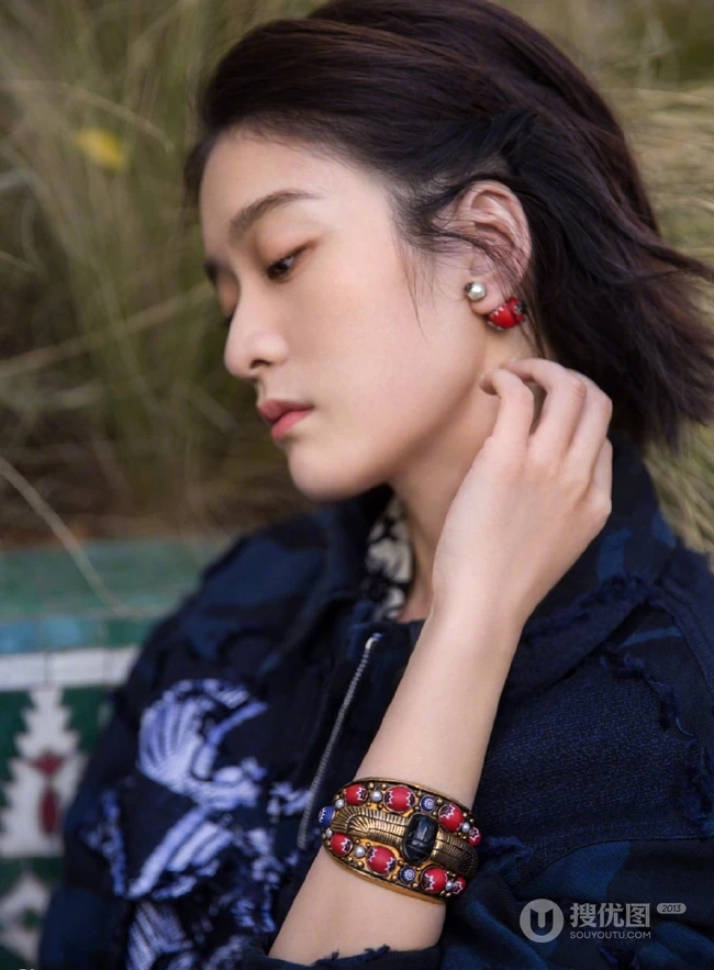 女明星张雪迎个性温婉唯美户外街拍写真