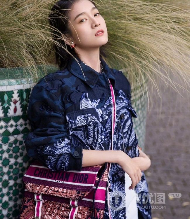 女明星张雪迎个性温婉唯美户外街拍写真