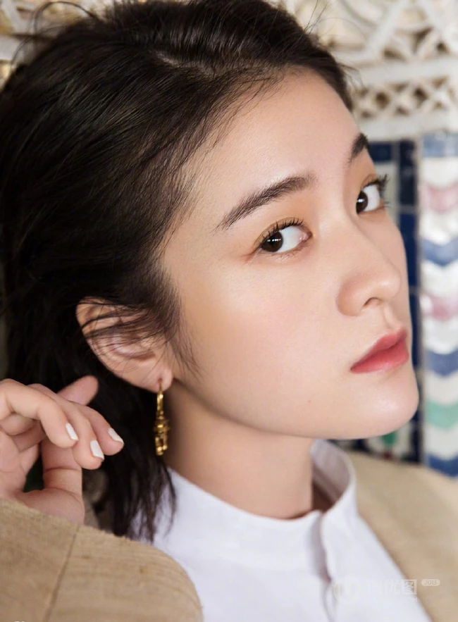 女明星张雪迎个性温婉唯美户外街拍写真