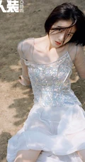 张雪迎气质《男人装》写真杂志大片，给你一份初恋