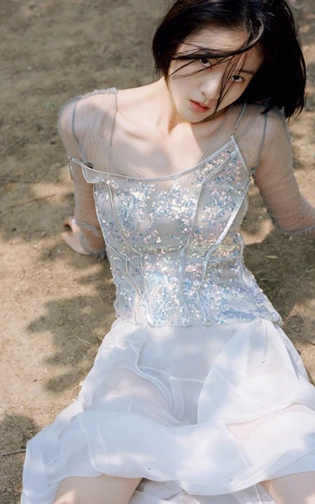 张雪迎气质《男人装》写真杂志大片，给你一份初恋