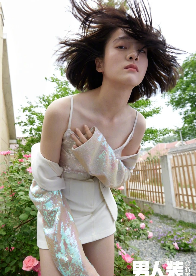 张雪迎气质《男人装》写真杂志大片，给你一份初恋