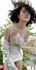 张雪迎气质《男人装》写真杂志大片，给你一份初恋